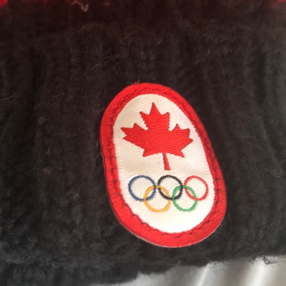 Hudson Bay Red Mittens - Picture 3 of 6
